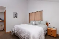 NEW Ski in/out condo with Mt views, hot tub, porch, gym & wifi!