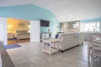 Elegant Suite with Jacuzzi Hotels in Hancock