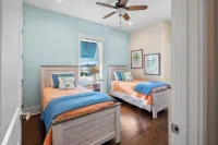 Dunedin Luxury Townhome w/ View of Gulf & Dunedin! Hotels near Caladesi Island State Park