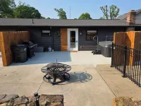 Crystal Wave Retreat, Berlin OhioHot tub and pool