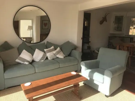 Small cottage with wonderful sea view from the terrace,  sleeps 2 to 4 adults Отели в г. Пенрис