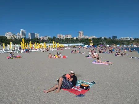 Apartment 3 Rooms, Nearby Casino, Cliff, Port, Aquarium, Beach, Ovidius Square