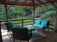 Cozy Cabin,Sandy Beach,Fantastic Dock W/ 50' TV & Boat Launch Hotels in Tallapoosa County