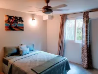 Ocean View Villas just a short walk from La Toc Beach! のホテル