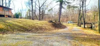 Relaxing Creekside Retreat - Firepit, Outdoor Dining, Creek View, Sleeps 4