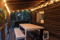 Large Log Cabin with Inground Pool, Hot Tub, Fire Pit Near Mohican State Park