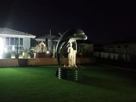 THE DOLPHIN PLACE ON THE ESTUARY.