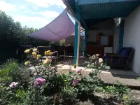 house in swimming pool and tennis court Hotels in Meze