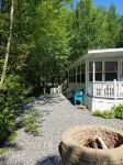 Point Sebago Resort, 30 Purple Road, Walking distance to beach!
