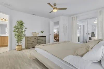 Spacious House with Relaxing Pool-Minutes to Warm Mineral Springs & Best Beaches