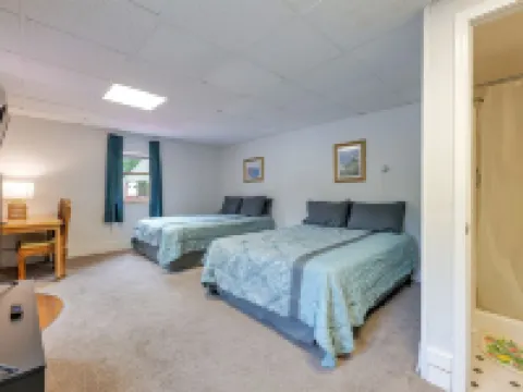 5BR 3 Bath-The Maine House@Twin Hills Cottages Hotels in Ellsworth