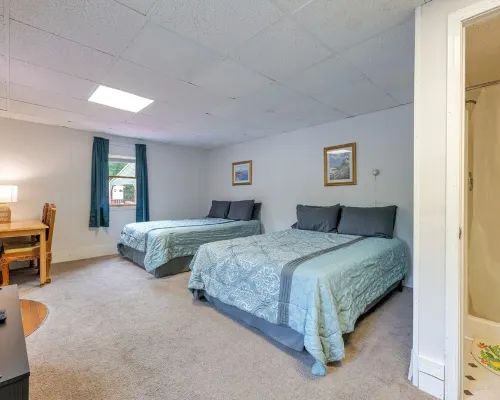 5BR 3 Bath-The Maine House@Twin Hills Cottages Hotels in Ellsworth