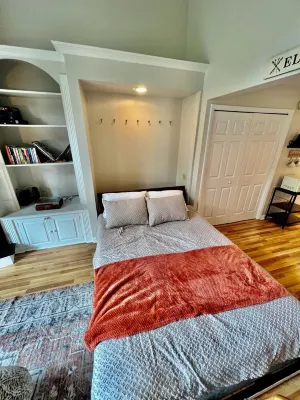 Newly Renovated Townhouse: Walk to resort and Town. 홀리데이 밸리 리조트 주변 호텔