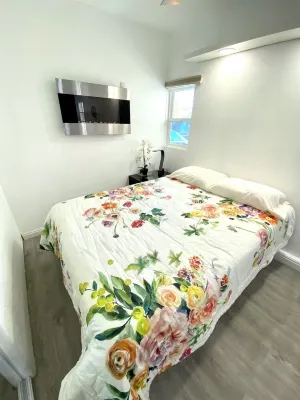 Charming Escape. 2-bedroom townhome in marvelous Las Vegas Hotels near AT&T Store