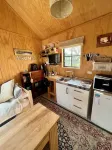 Prvt cottage + cabin + pool on quarter acre section (wood burner, pet friendly)