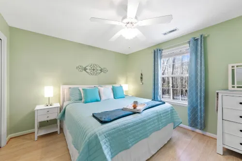 Family friendly close to OC, pool access