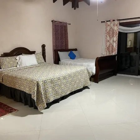 Playcation in Paradise villa with endless water view