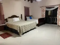 Playcation in Paradise villa with endless water view