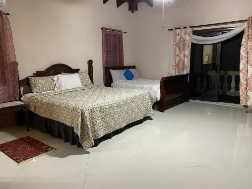 Playcation in Paradise villa with endless water view