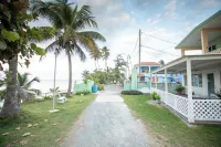 Beachfront Bliss 4-bedroom house with WiFi and AC in Aguada Aguada 호텔