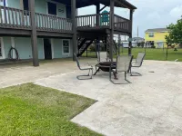 Spacious 4 bdr house w/ RV hookup, on beach access road