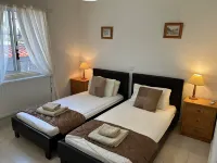 Amazing 3 bedroom Bungalow in the heart of Coral Bay close to centre and beach - 3-Star