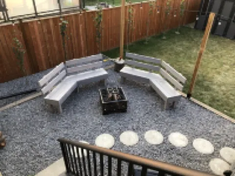 Cheerful, cozy 4 bedroom house w/ hot tub and firepit area