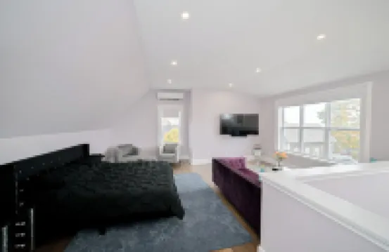 Large Home downtown Saint Andrews within walking to Beach, Shops and Restaurants 聖安德魯斯酒店