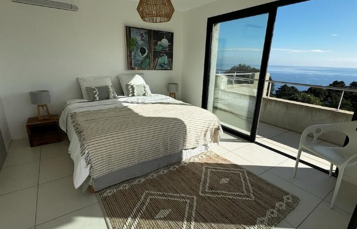 MAGNIFICENT 330 M2 VILLA - HEATED POOL - SEA AND MOUNTAIN VIEWS