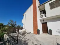 Seafront rural house at Croatia island for families and large groups Hôtels à proximité de : Église et monastère bénédictin