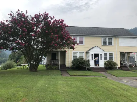 Travelers Rest slps 5 Riverview, near NRG, trails, fishing. NRG, Falls, & more.