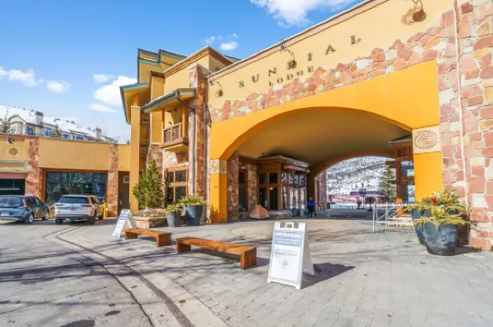 Charming and spacious Sundial Lodge condo in the heart of Canyons Village