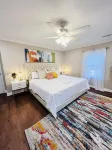 2 Bedroom Luxury Home Near Downtown