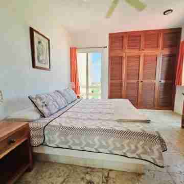 Penthouse-Balcony w Hammock, Direct Ocean View, Half Moon Bay, Akumal Rooms