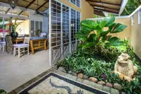 Luxury and Privacy 3 King Suites Central Location