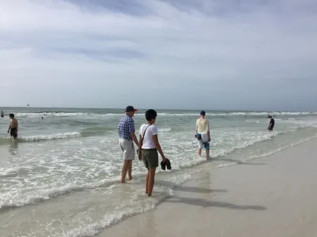 Super Canalfront Home+Heated Pool, Quiet Family Neighborhood Close to Everything Отели рядом с достопримечательностью «Кидстар Парк»