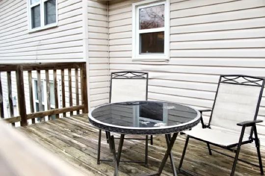 Beautiful and Cozy Olathe Home. Family friendly with King Bed