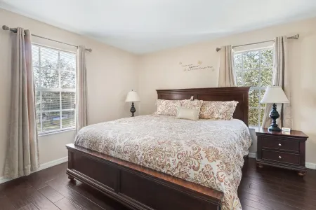 Paradise at Tower Lake 6 bedrooms with swimming pool/spa and movie theater