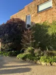 Family friendly apartment walking distance to Castlemaine’s restaurants. Hotels near The Left Bank Gallery