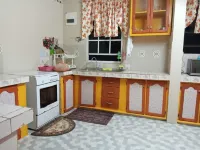 Lovely, spacious apartment in quiet neighborhood. Hotels near Dominica Botanical Gardens
