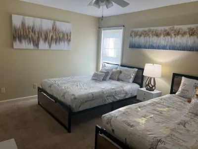 Clean & Comfy 3 BR 2 Bath Townhouse 4 Queen beds