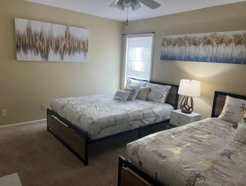 Clean & Comfy 3 BR 2 Bath Townhouse 4 Queen beds