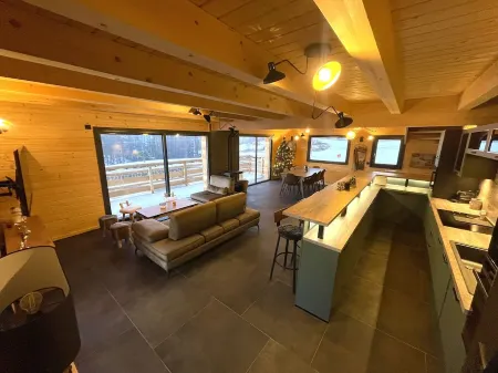 Grand Chalet Avec Piscine et Jacuzzi Отели в г. Аньер-ан-Деволюи