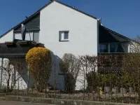 Idyllic location on the Wennsee and 10 min walk to the beach with beautiful garden.