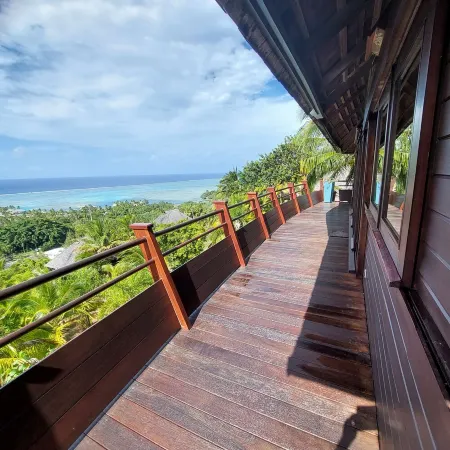 Stunning ocean views in completely renovated villa just 5 minutes from the beach