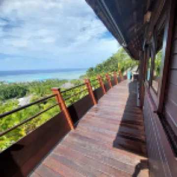 Stunning ocean views in completely renovated villa just 5 minutes from the beach