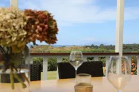 Coastal Farmhouse- Stars, Spa and Birdsong Hotel a Tomarata