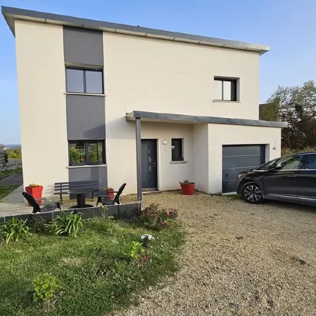 New house with small sea view close to the beach