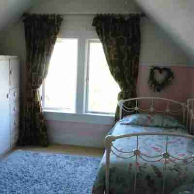 Charming James Bay Guesthouse by Fisherman's Wharf Rooms
