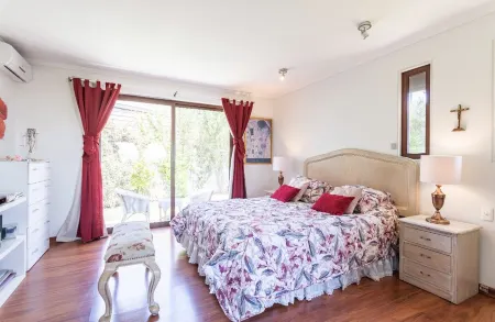 Lux Big House &Garden Las Condes peace in the city Отели рядом с достопримечательностью «Clinica Las Condes»